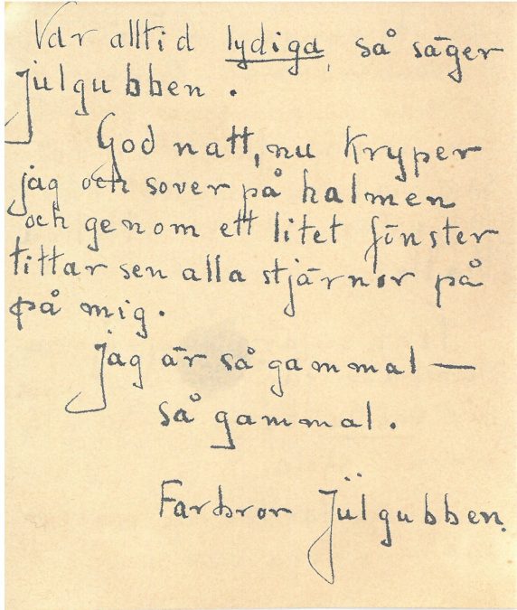 Kellastuneelle paperille kirjoitettu kirja on hyvin pienikokoinen.